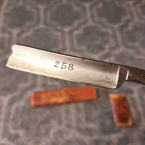 Vtg Straight Razor in Case JR TORREY RAZOR CO WORCESTER MASS US 258 Black Handle - Picture 1 of 16